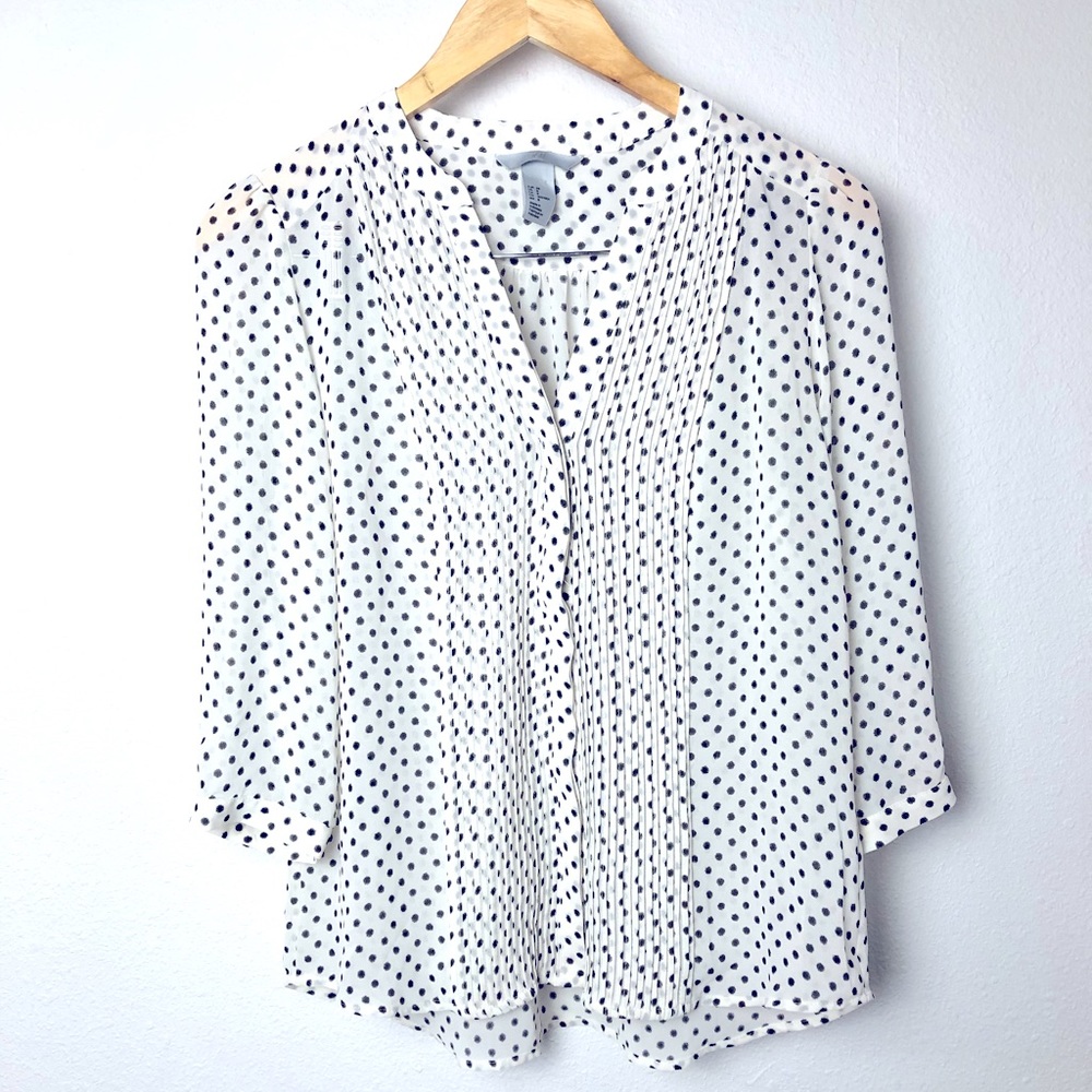 H&M women’s Button up front V-neck top size 8